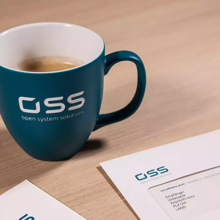 Kaffeetasse mit geprägtem OSS Logo