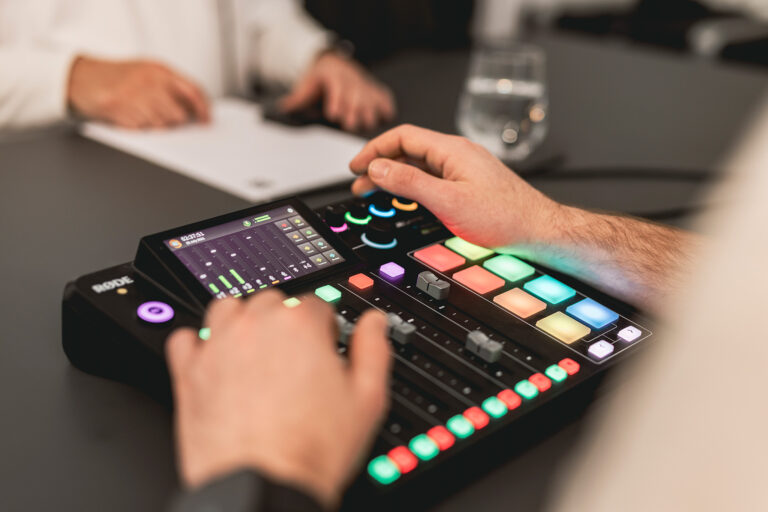 Mischpult im BECKDESIGN Content Studio für Audio- und Podcast-Produktion