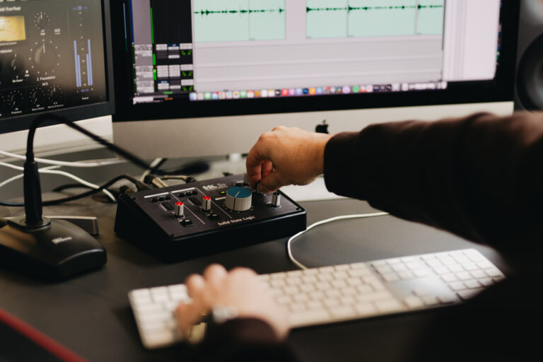 Postproduktion im BECKDESIGN Content Studio