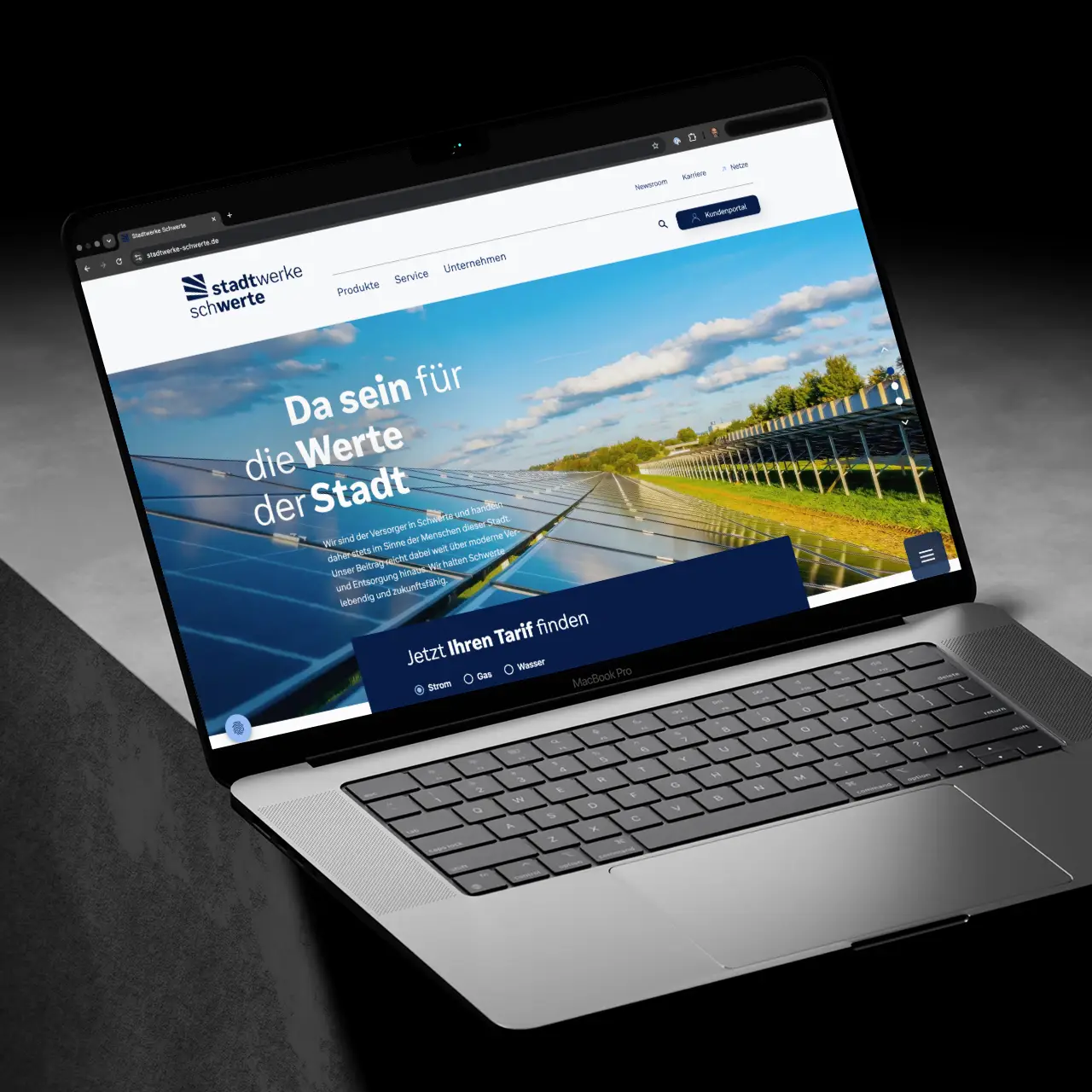 Labtopbildschirm mit der der Startseite vom neuen Webdesign der Stadtwerke Schwerte von BECKDESIGN aus Bochum