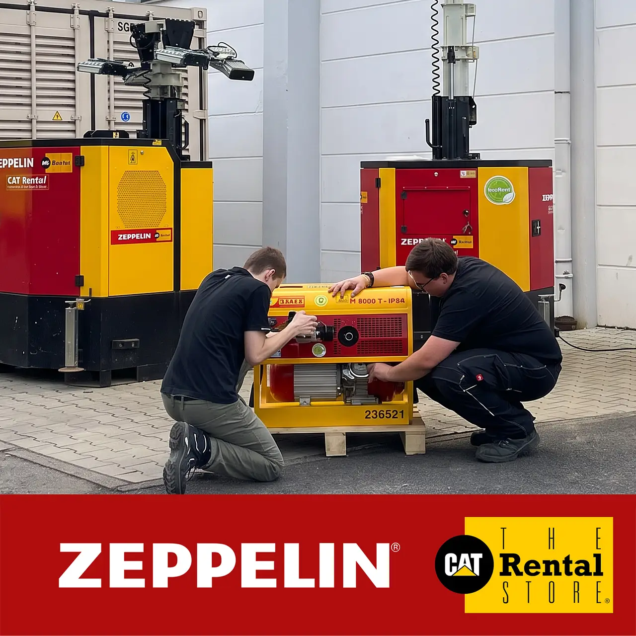 Zwei Zeppelin-Mitarbeiter montieren einen mobilen Stromerzeuger im CAT Rental Store