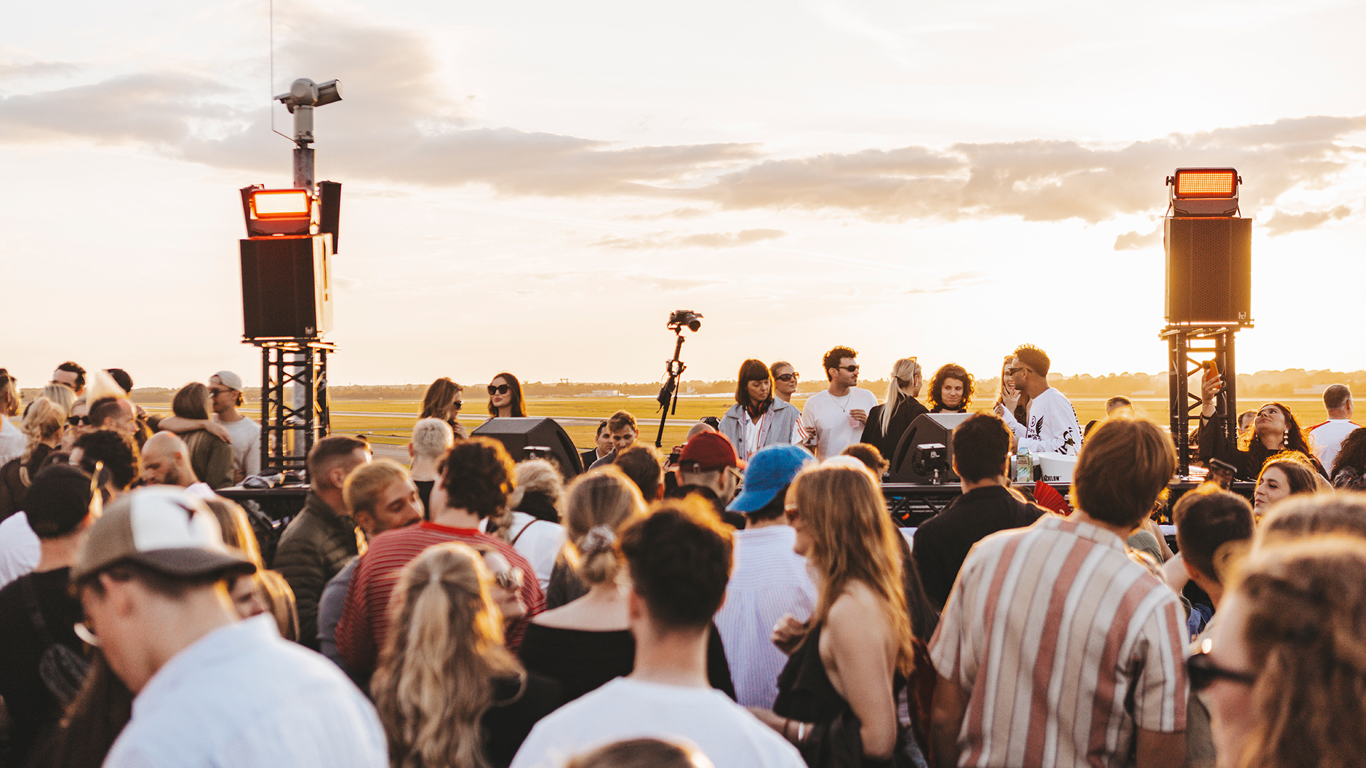 Eventfotografie beim Hawā Open Air auf der Besucherterrasse des Düsseldorf Airport